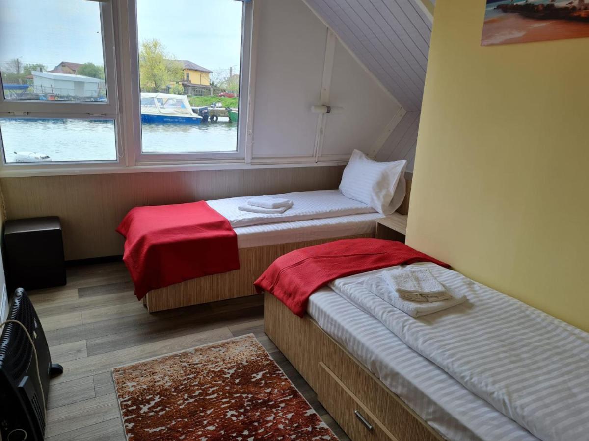 Hotel Plutitor Casa Pescarilor Sulina ซูลีนา ภายนอก รูปภาพ