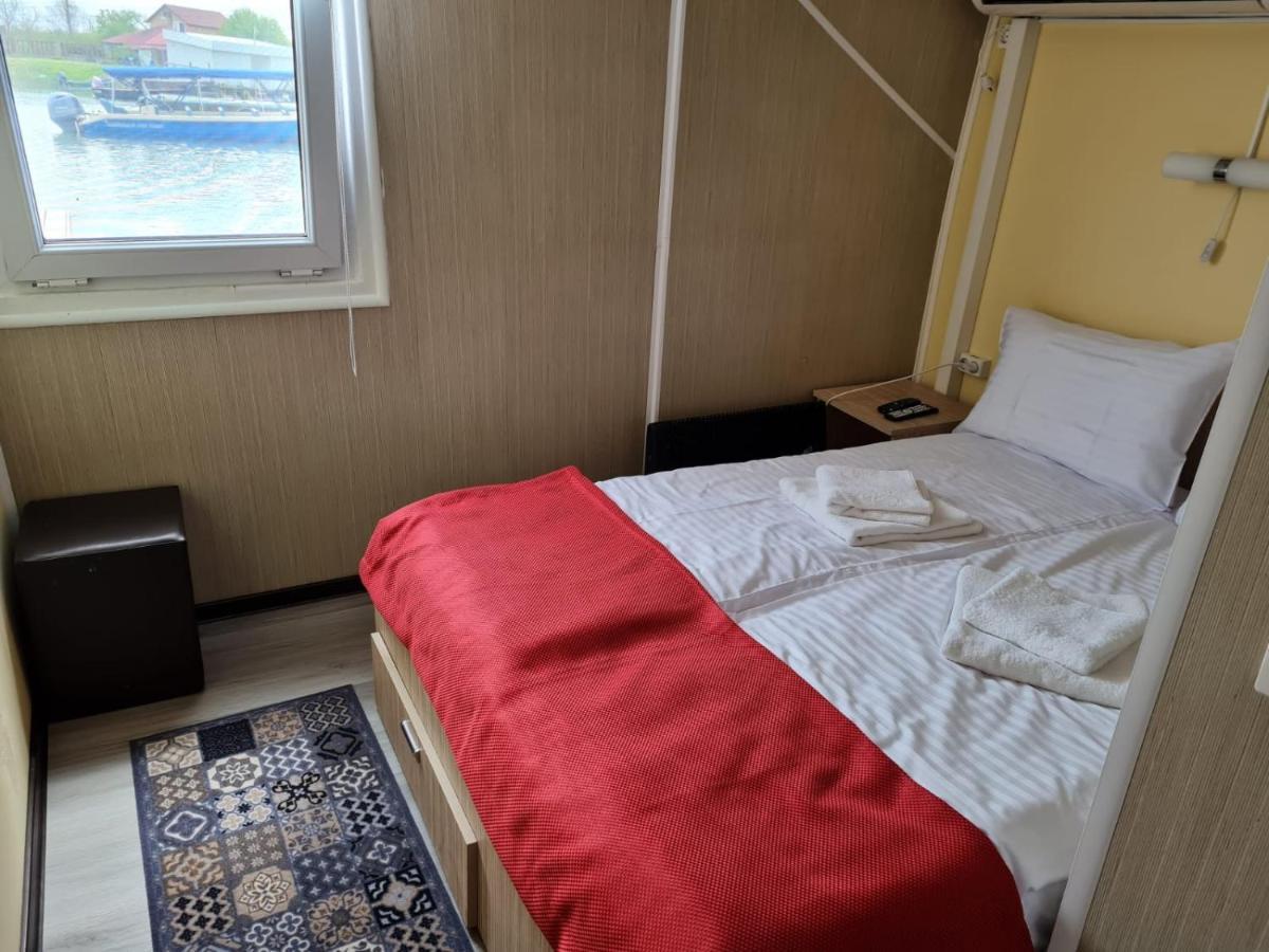 Hotel Plutitor Casa Pescarilor Sulina ซูลีนา ภายนอก รูปภาพ