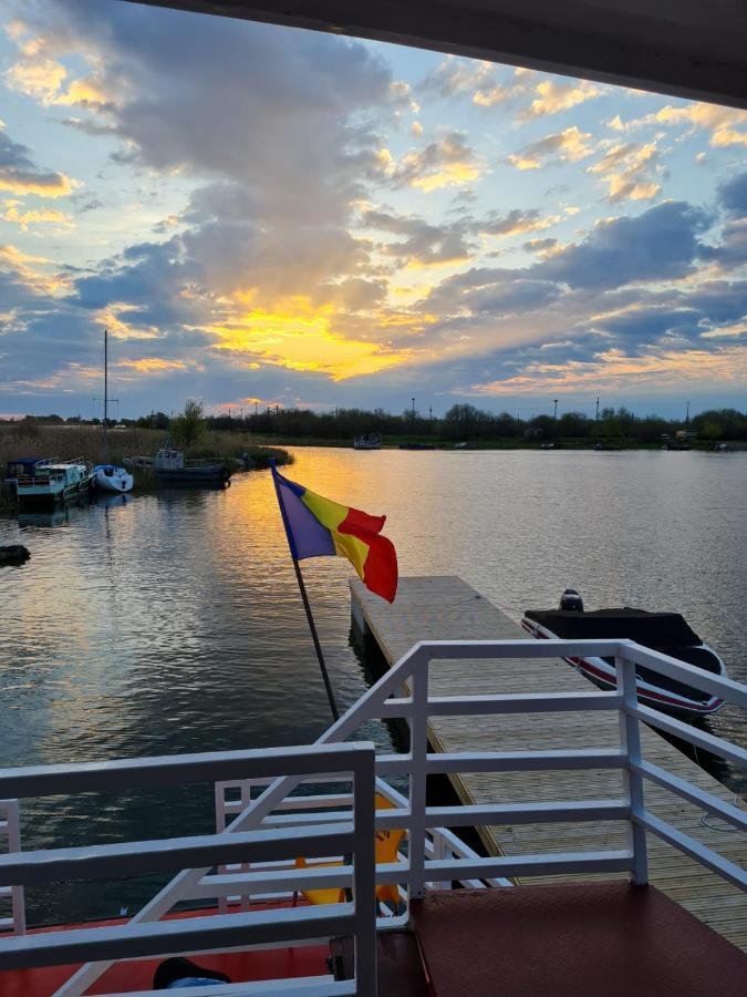 Hotel Plutitor Casa Pescarilor Sulina ซูลีนา ภายนอก รูปภาพ