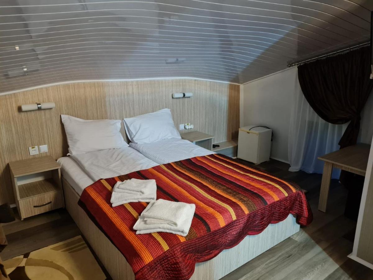 Hotel Plutitor Casa Pescarilor Sulina ซูลีนา ภายนอก รูปภาพ