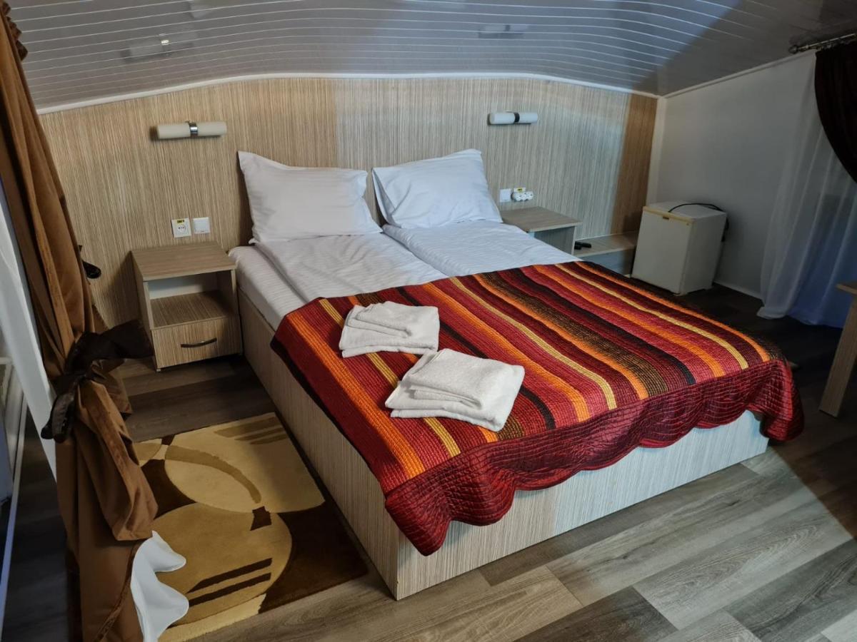 Hotel Plutitor Casa Pescarilor Sulina ซูลีนา ภายนอก รูปภาพ