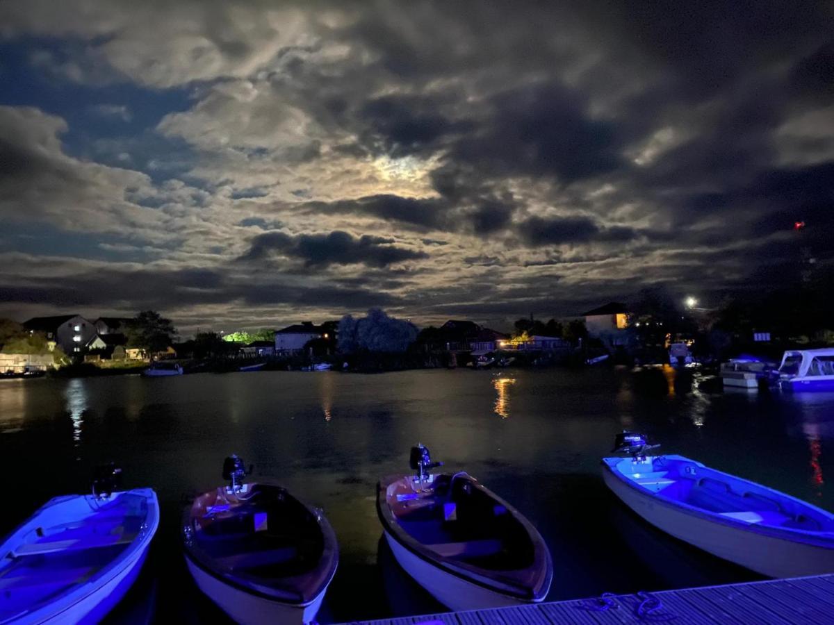 Hotel Plutitor Casa Pescarilor Sulina ซูลีนา ภายนอก รูปภาพ